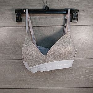 Victoria's Secret PINK Bra 34B Gray Logo Wear Everywhere Wireless Lightly Lined